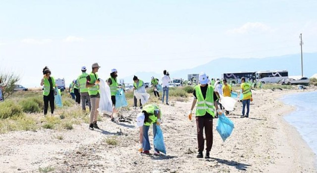 Çiğli’de Kıyı ve Deniz Temizliği Yapıldı