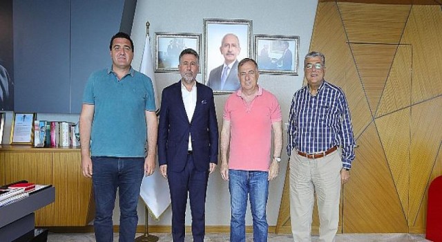 Deprem Komisyonu’nun CHP’li üyelerinden “Bayraklı çıkarması”