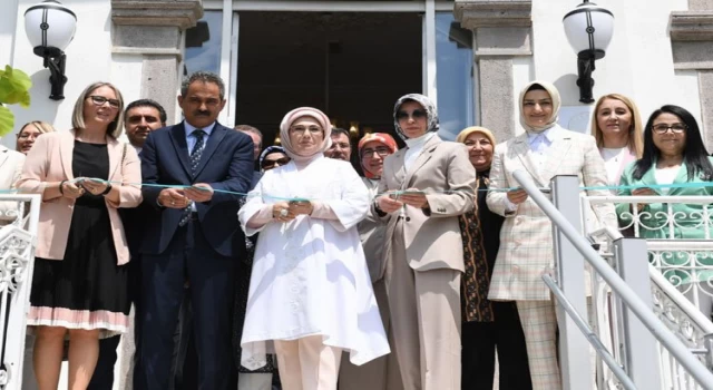 Emine Erdoğan’dan İzmir’de ’Enstitü’ açılışı