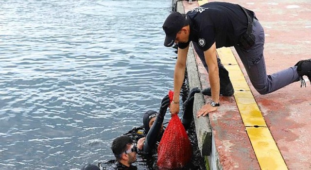 Engelli kursiyerler Haliç’i temizledi