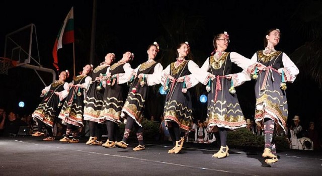 Festival ikinci gününde Altınova Sahil’de vatandaşlarla buluşacak.