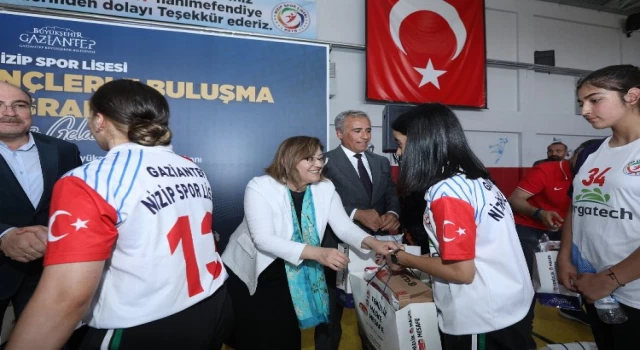 Gaziantep’ten Nizip Spor öğrencilerine malzeme desteği