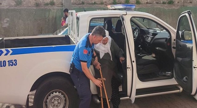 Hatice teyzenin yardımına Zabıta koştu