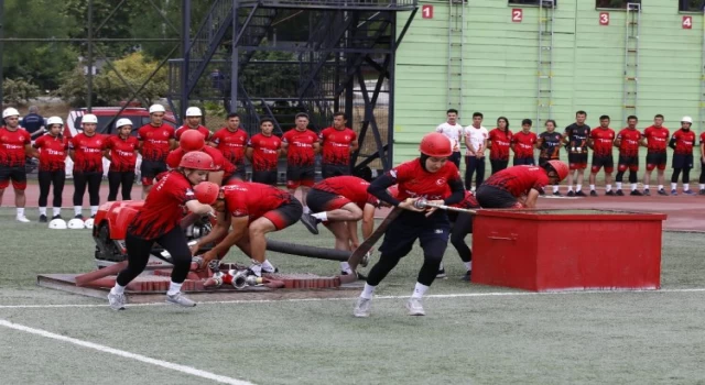 İstanbul’un yeni itfaiyecileri hünerleriyle mezun oldu