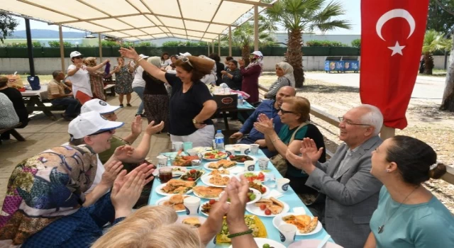 İzmir Karabağlar’dan gezilere kaldığı yerden devam