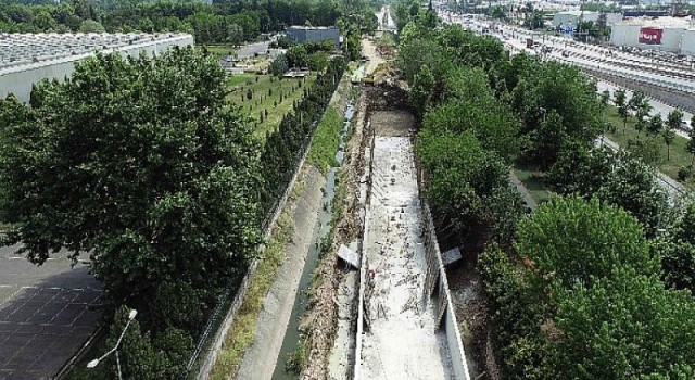 İzmit Alikahya Kule Deresinde Islah Çalışmaları Sürüyor