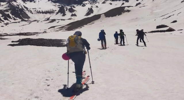 Kayseri Erciyes’te haziranda kayak keyfi