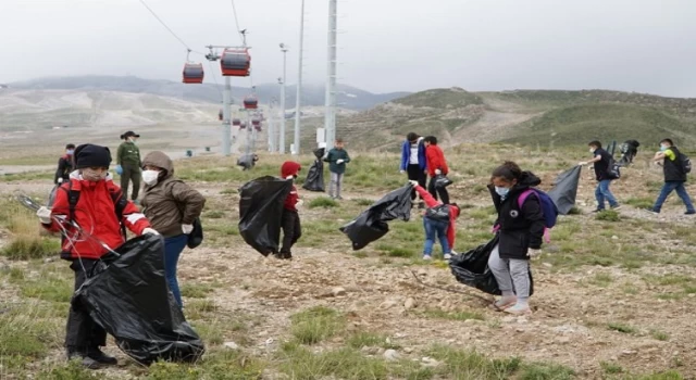 Kayseri Erciyes’te temizlik zamanı