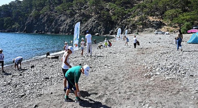 Kemer’de Çevre ve Deniz Dibi Temizliği Yapldı