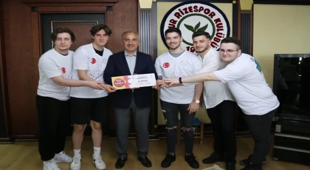 Rize’de e-spor ödülleri Başkan Metin’den