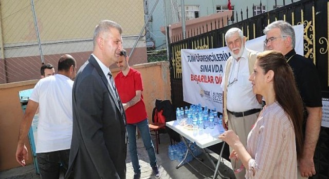 Sınava Giren Öğrencilere Gölcük Belediye Başkanı Ali Yıldırım Sezer’den Moral Desteği