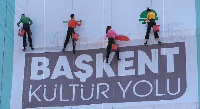 Uçan Ressamlar Başkentliler’i Büyüledi