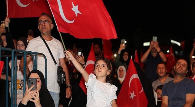 15 Temmuz’un yıl dönümünde Bağcılar Meydanı doldu taştı