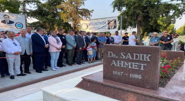 Batı Trakya’nın sembol ismi Dr. Sadık Ahmet’e Selçuk Özdağ’dan anma