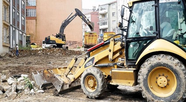 Çorlu Belediyesi Ekipleri Asfalt, Yol ve Kaldırım Çalışmalarını Sürdürüyor