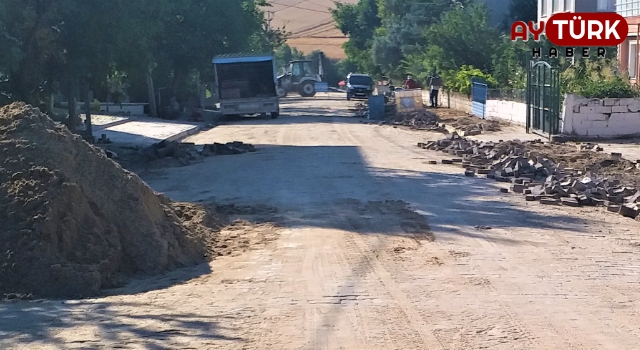 Değirmenköy'de yolların tamiri devam ediyor