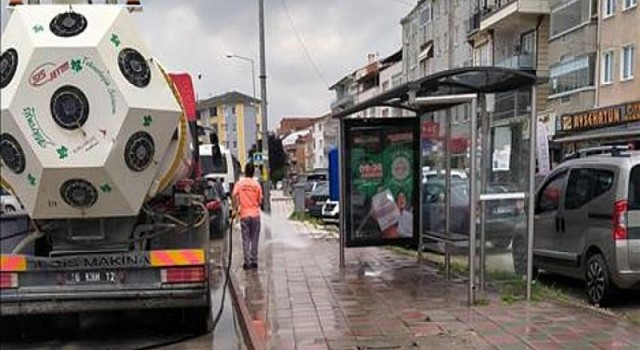 İnegöl’de Cadde Ve Sokaklar Temizleniyor