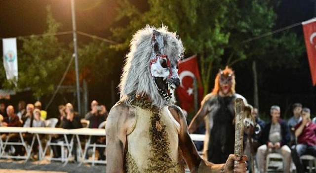 Kanar, Düşmana Korku Salan 200 Yıllık Geleneğe Eşlik Etti