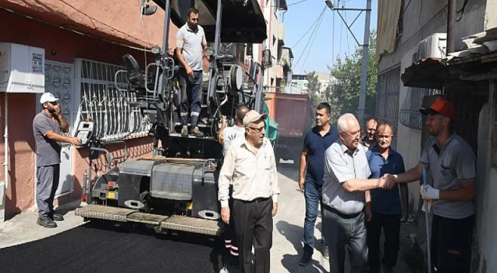 Karabağlar’da asfaltlamalar son hızla sürüyor