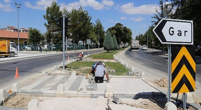 Karaman Belediyesi şehri güzelleştirmek ve kent genelinde eksikliklerin giderilmesi için çalışmalar yapmaya devam ediyor.