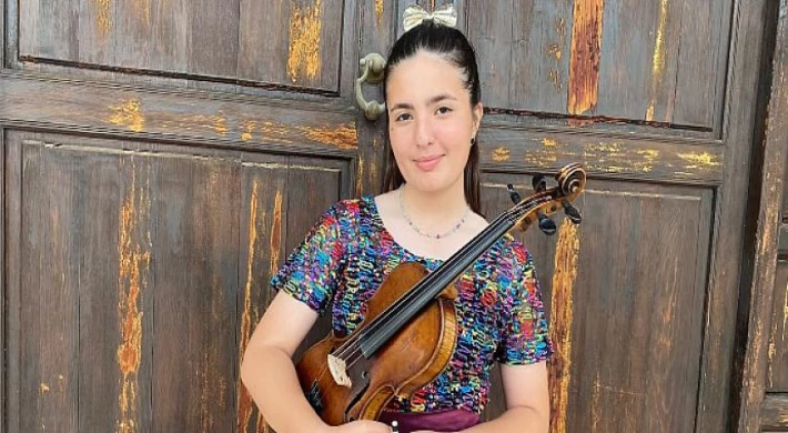 Keman yıldızı Elif Eroğlu Fas’ta büyüledi