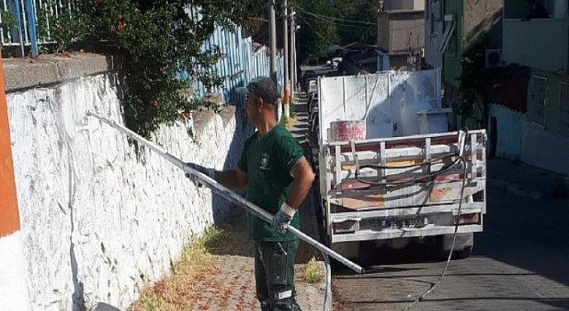 Konak Belediyesi Temizlik İşlerine bağlı ekipler, ilçenin dört bir yanında bayram temizliği yaptı