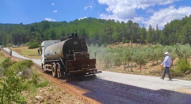 Muğla Büyükşehir, Menteşe’nin kırsal mahallelerinde yol çalışmalarını sürdürüyor