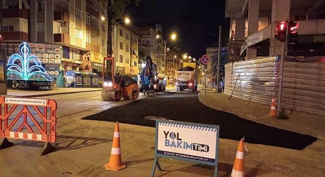 Trafiğe engel olmamak için gece yarısı asfalt