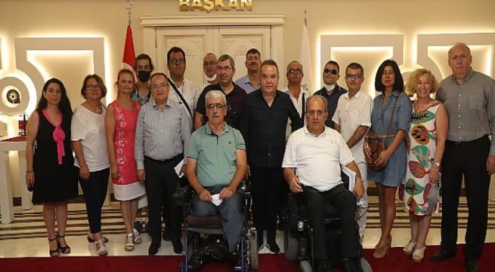 Antalya Kent Konseyi Engelli Meclisi Başkan Böcek’i ziyaret etti