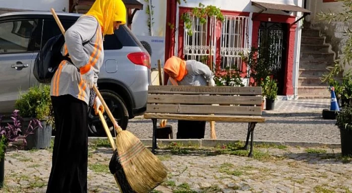 Ayvalık Tarihi Kent Sokaklarında Dip Bucak Temizlik