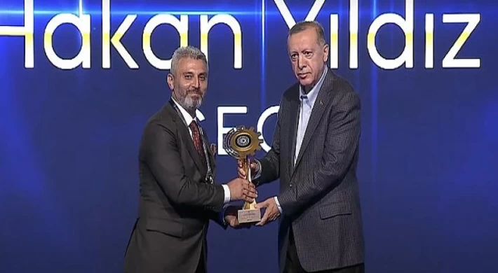 fonbulucu “Türkiye’nin En Aktif Kitle Fonu” ödülünü Cumhurbaşkanı’nın elinden aldı