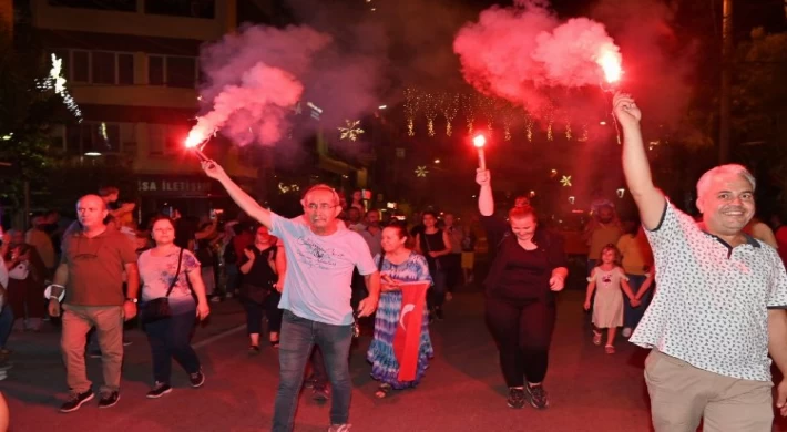 Manisa’da yer gök kırmızı-beyaz