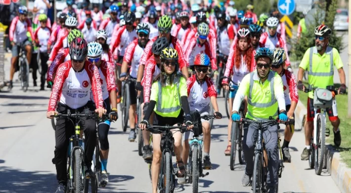 Van Gölü İçin 450 Kilometre Pedal Çevirecekler