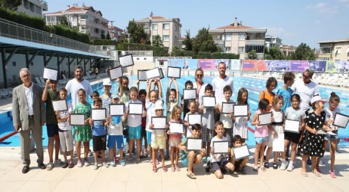 Yüzlerce çocuk sertifika heyecanı yaşadı