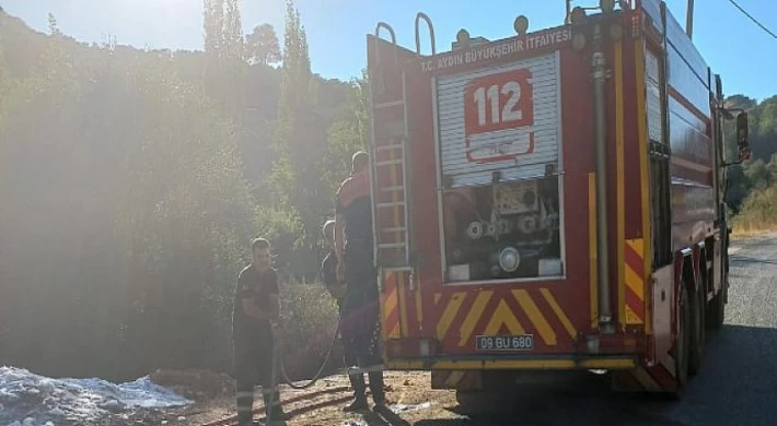 Aydın Büyükşehir Belediyesi İtfaiyesi’nden arazi yangınına hızlı müdahale