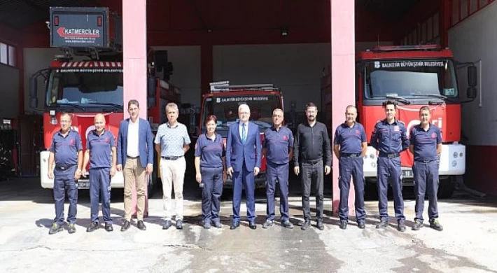 Burhaniye Belediye Başkanı Ali Kemal Deveciler’den İtfaiyecilere Ziyaret