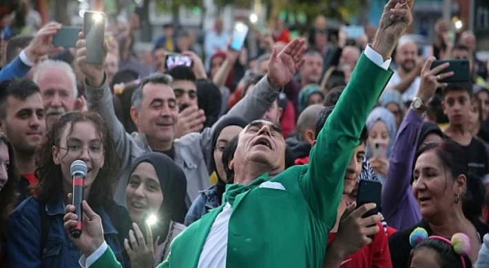 Hababam Vokal Grubu’ndan Gölcük’te muhteşem konser