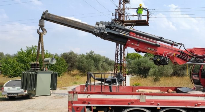 Manisa Akhisar’da yıldırım düşen trafo yenilendi