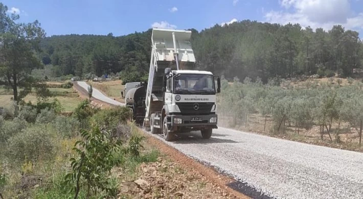 Muğla Büyükşehir Belediyesi Kırsal Mahalle Yollarını Yeniliyor