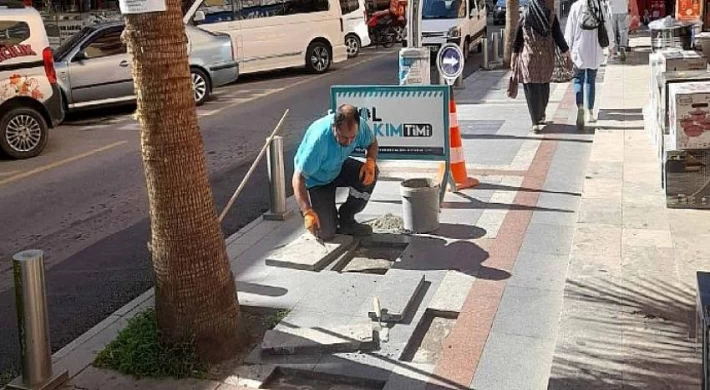 Vatandaş talep ediyor, Yol Bakım Timi yapıyor