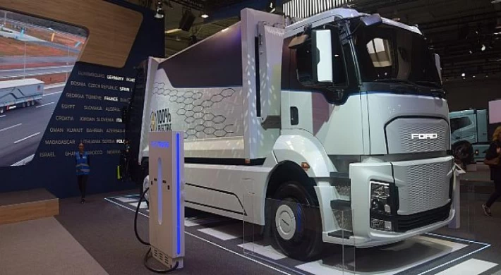 Ford Trucks’ın ürettiği ilk elektrikli kamyon, Pirelli R01 ile buluştu