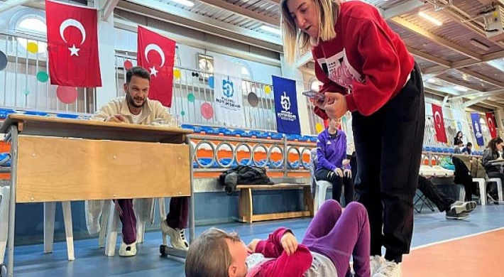 Kocaeli Büyükşehir Spor Okulları öğrencileri testten geçti