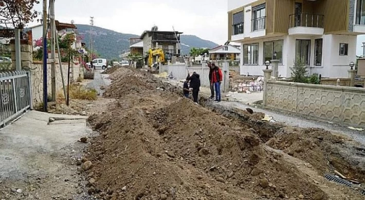 Didim Belediyesi Yol Yapım Çalışmalarını Sürdürüyor