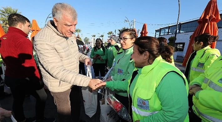 Narlıdere Belediye Başkanı Ali Engin’den Kadın Temizlik Ekibine Teşekkür Etti