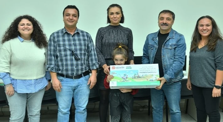 Yenişehir’in “Minik Bilim Kahramanları” için lego setleri dağıtıldı