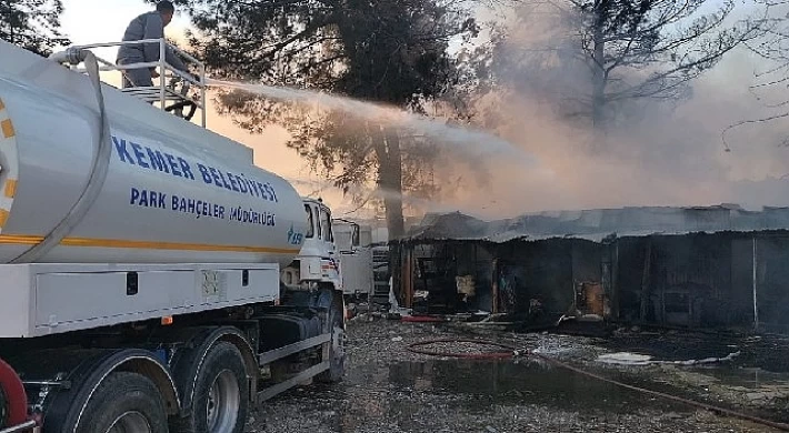 Kemer’de baraka yangını