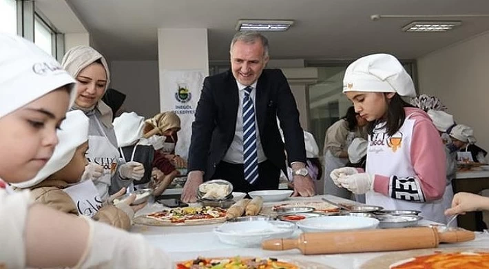 Minik Aşçıların Ellerinden ’’İnegöl Köfteli Pizza’’