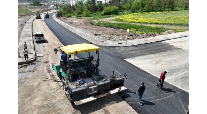 Sivas’ta Danişment Gazi TOKİ yolu yenileniyor