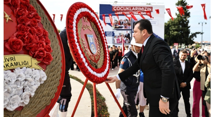 Silivri’de Gaziler Gününde Atatürk Anıtına Çelenk Sunuldu