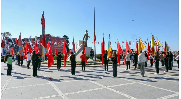 Silivri'de Cumhuriyetin 101. Yıldönümünde Çelenk Sunma Töreni Gerçekleşti